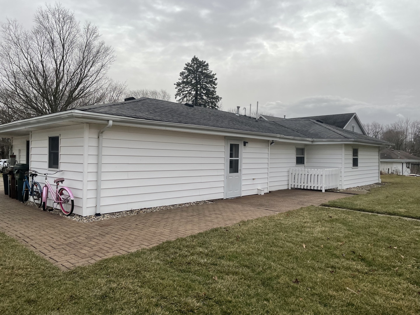 205 North 3rd Street Danforth, IL 60930 - Photo 16 of 17 a view of a house with a yard