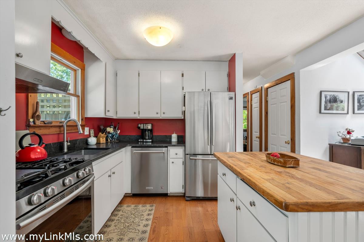 46 Old Coach Road West Tisbury, MA 02568 - Photo 5 of 20 Gallery Image 5