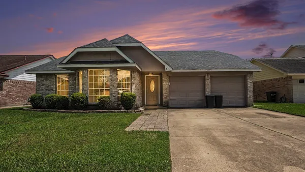 $2,150 | 3427 Brookwood Drive, La Porte, TX 77571