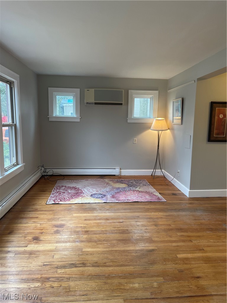 Spacious living room 
and dining area with 
hardwood floors and doors leading the to deck