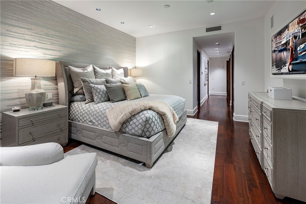 345 East Colorado Boulevard, Unit 404 Pasadena, CA 91101 - Photo 25 of 57 a spacious bedroom with a bed and furniture