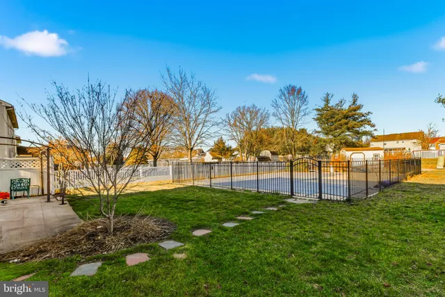 a view of a house with a backyard