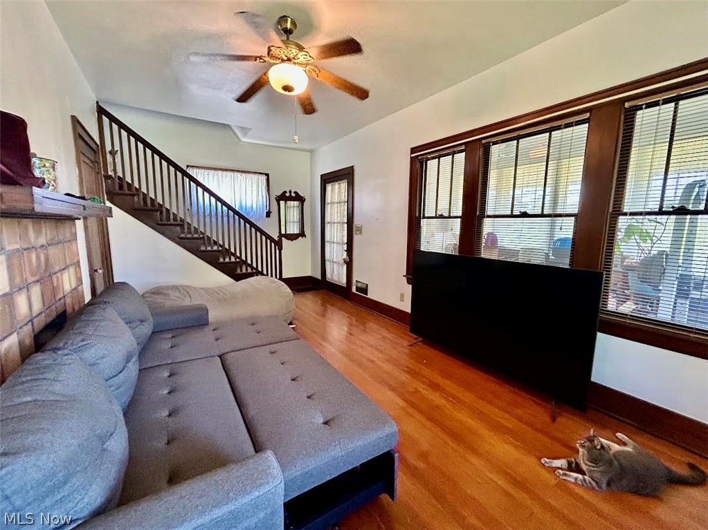 413 Ridge Street Belpre, OH 45714 - Photo 9 of 30 Living Room