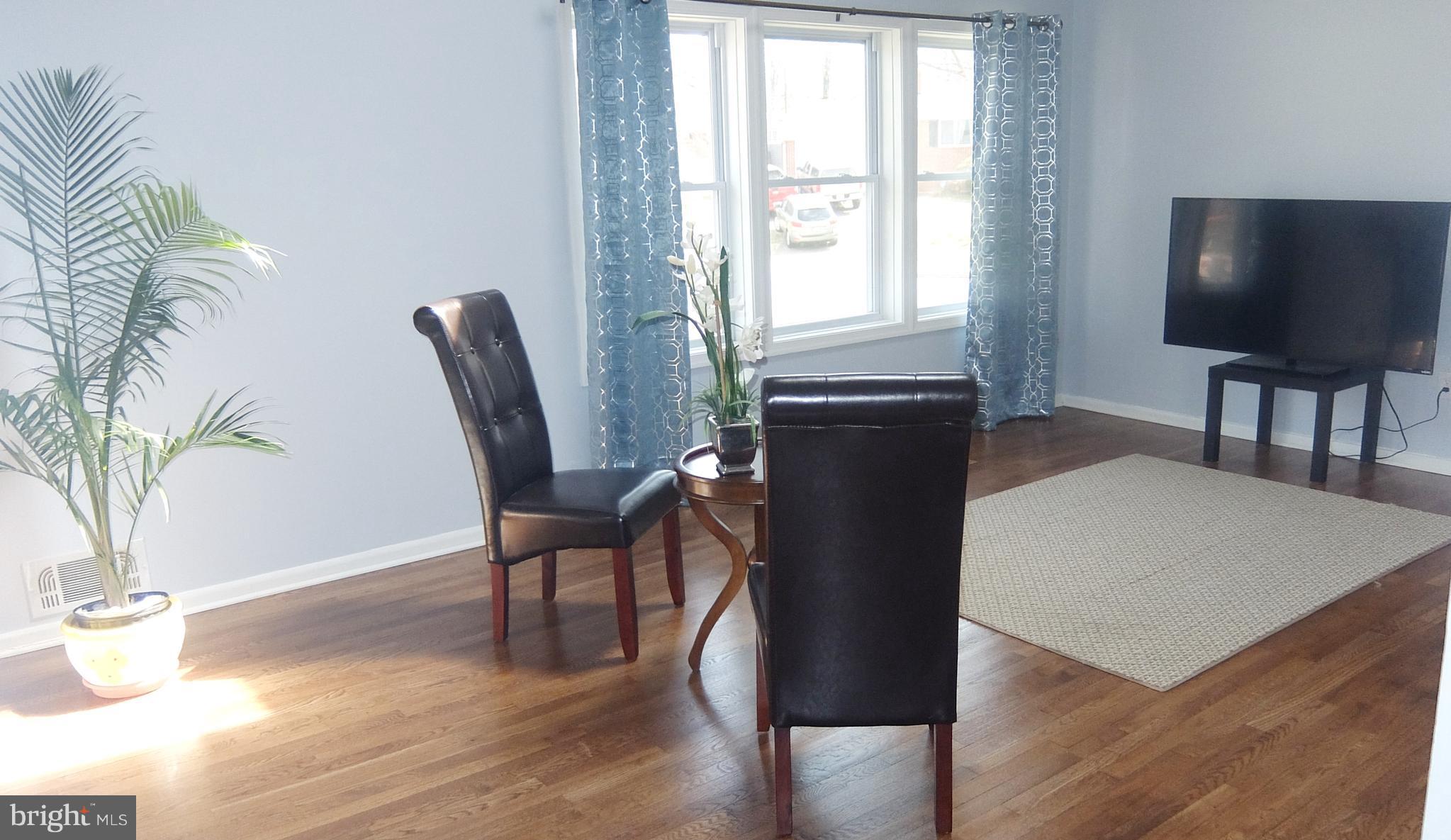 6016 Trailside Drive Springfield, VA 22150 - Photo 5 of 22 Living Room