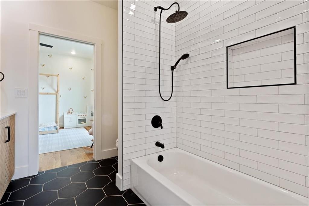 664 Wiggins Road Lyerly, GA 30730 - Photo 28 of 69 a bathroom with a tub a sink and a shower