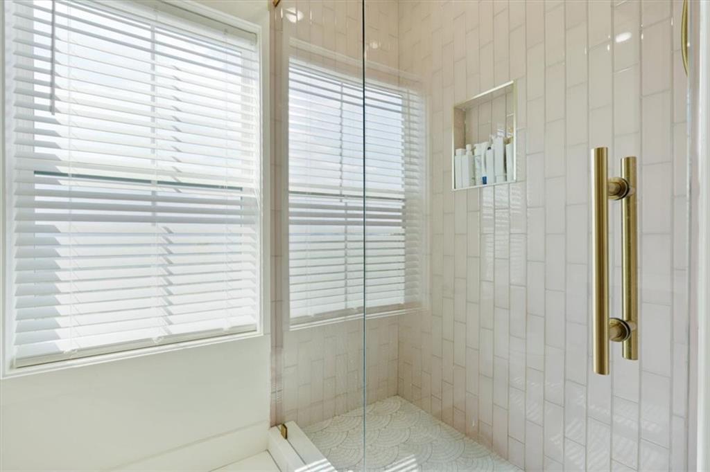 664 Wiggins Road Lyerly, GA 30730 - Photo 32 of 69 a bathroom with a shower