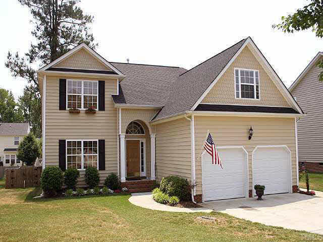 Beautiful and well maintained home at Eagle Ridge Golf Community. Immaculate home that shows really well, fenced, great neighborhood and amenities. Exterior Front