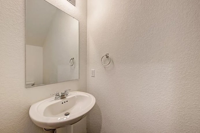 817 Circle Way, Unit 7I Jarrell, TX 76537 - Photo 16 of 33 Bathroom featuring a textured wall