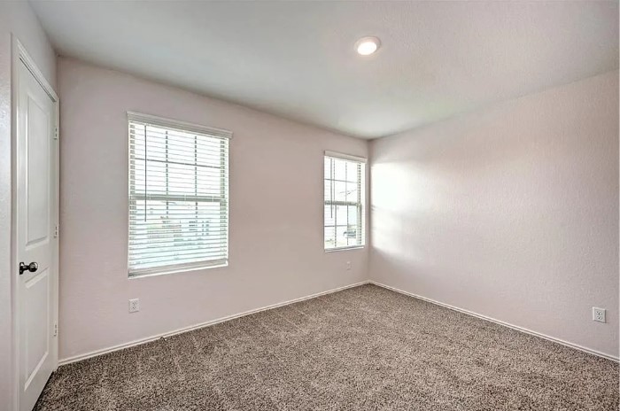 817 Circle Way, Unit 7I Jarrell, TX 76537 - Photo 25 of 33 Spare room with carpet flooring and baseboards