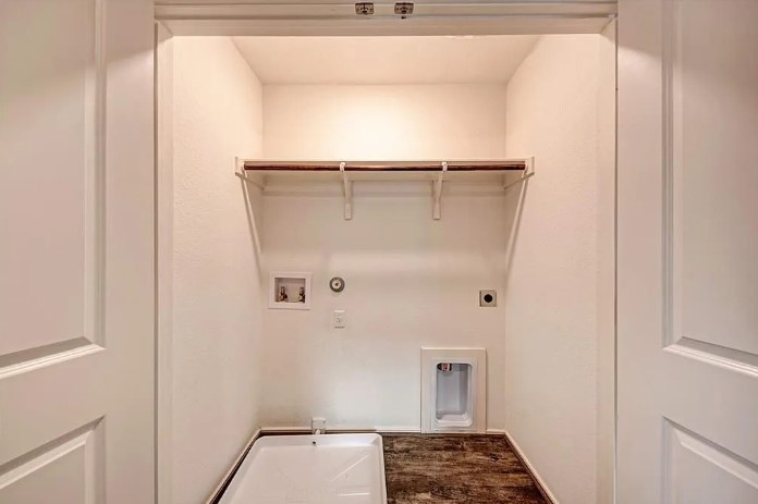 817 Circle Way, Unit 7I Jarrell, TX 76537 - Photo 31 of 33 Washroom with gas dryer hookup, washer hookup, and hookup for an electric dryer