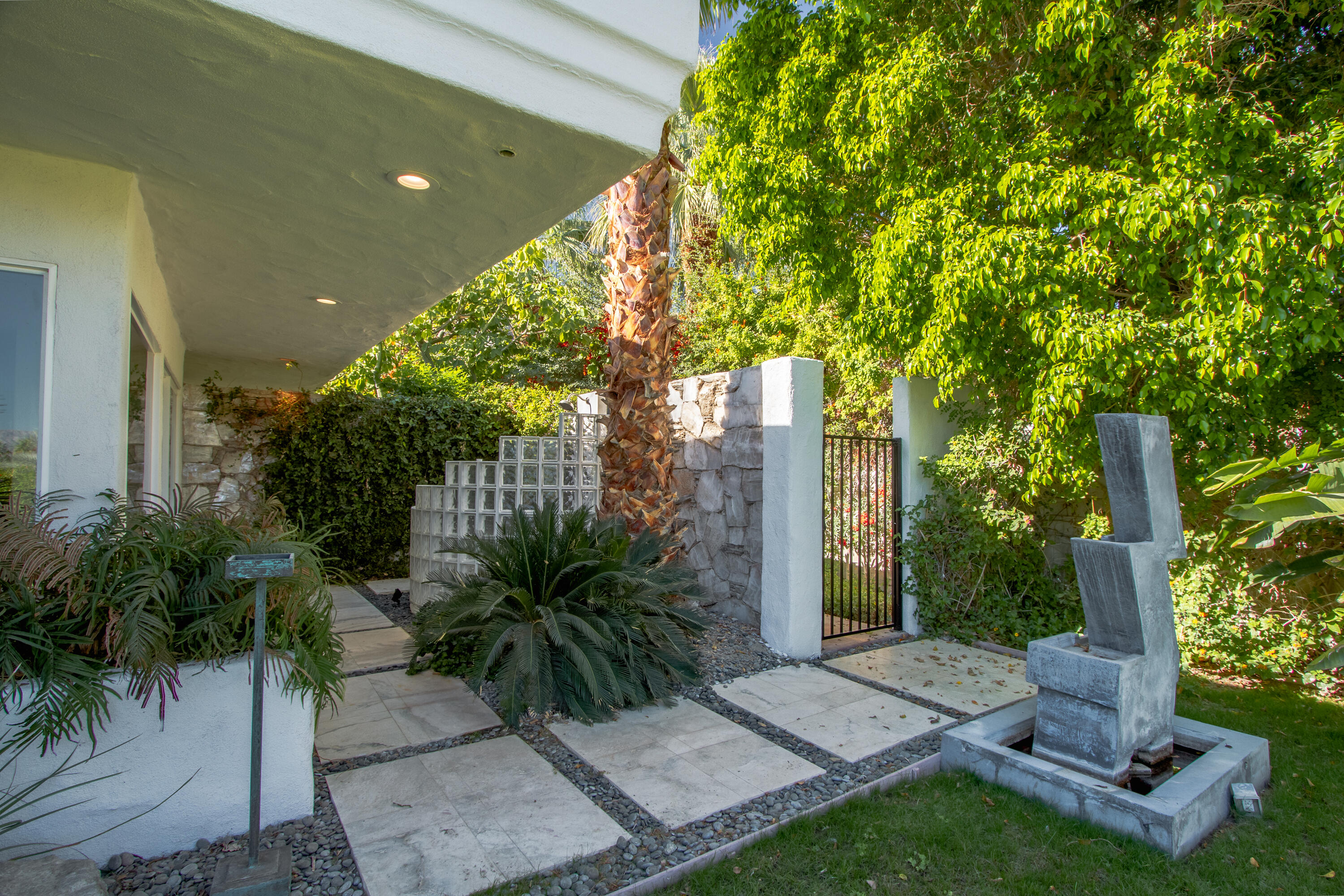 70375 Calico Road Rancho Mirage, CA 92270 - Photo 25 of 58 78-Outdoor-Shower