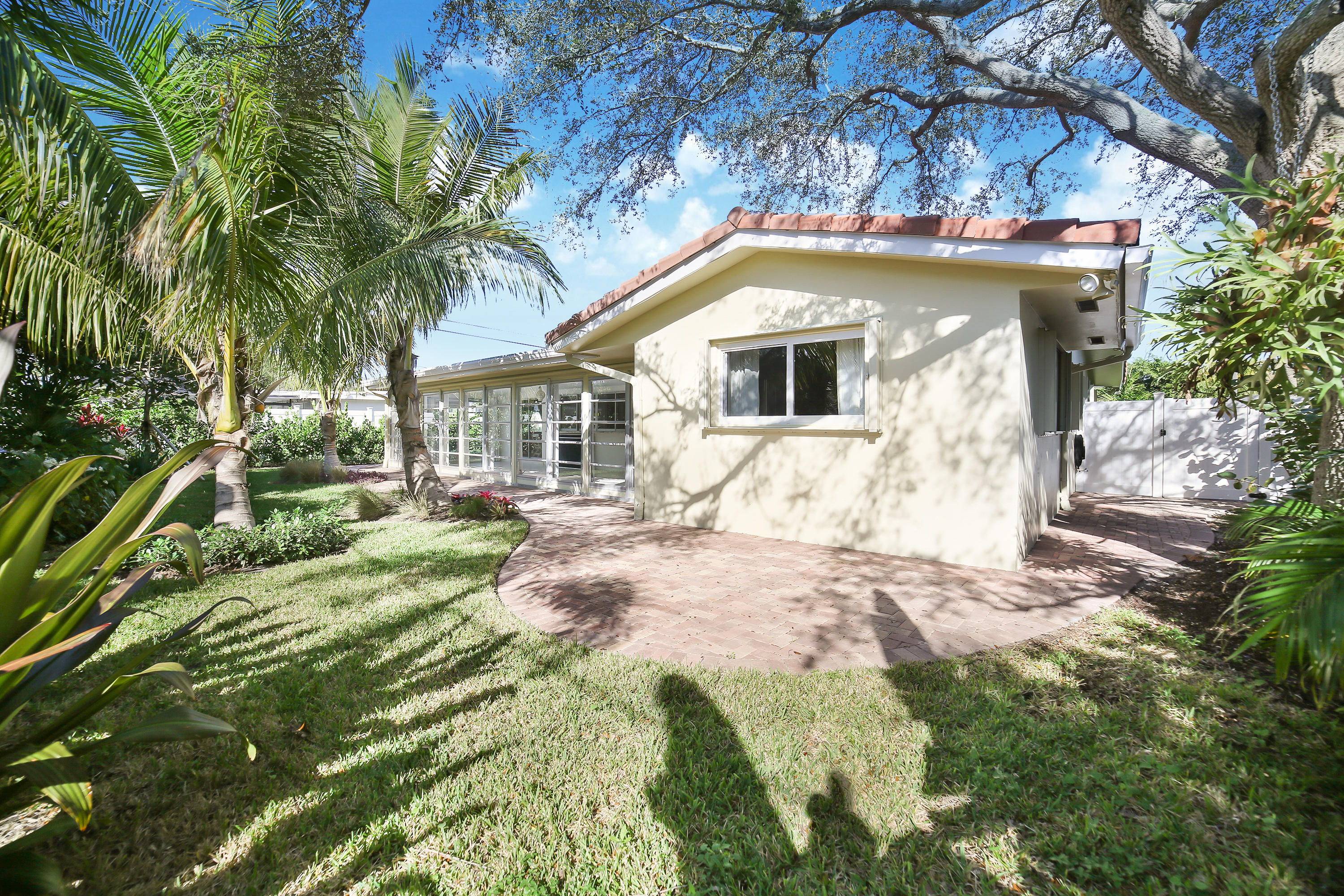 834 Southwest 5th Street Boca Raton, FL 33486 - Photo 1 of 10 iUSE photography_zt0a9279