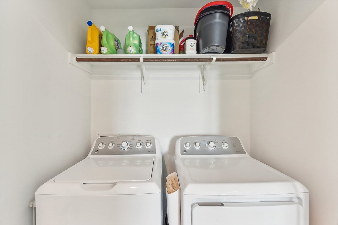 5908 Eden Drive Austin, TX 78747 - Photo 20 of 31 a utility room with dryer and washer