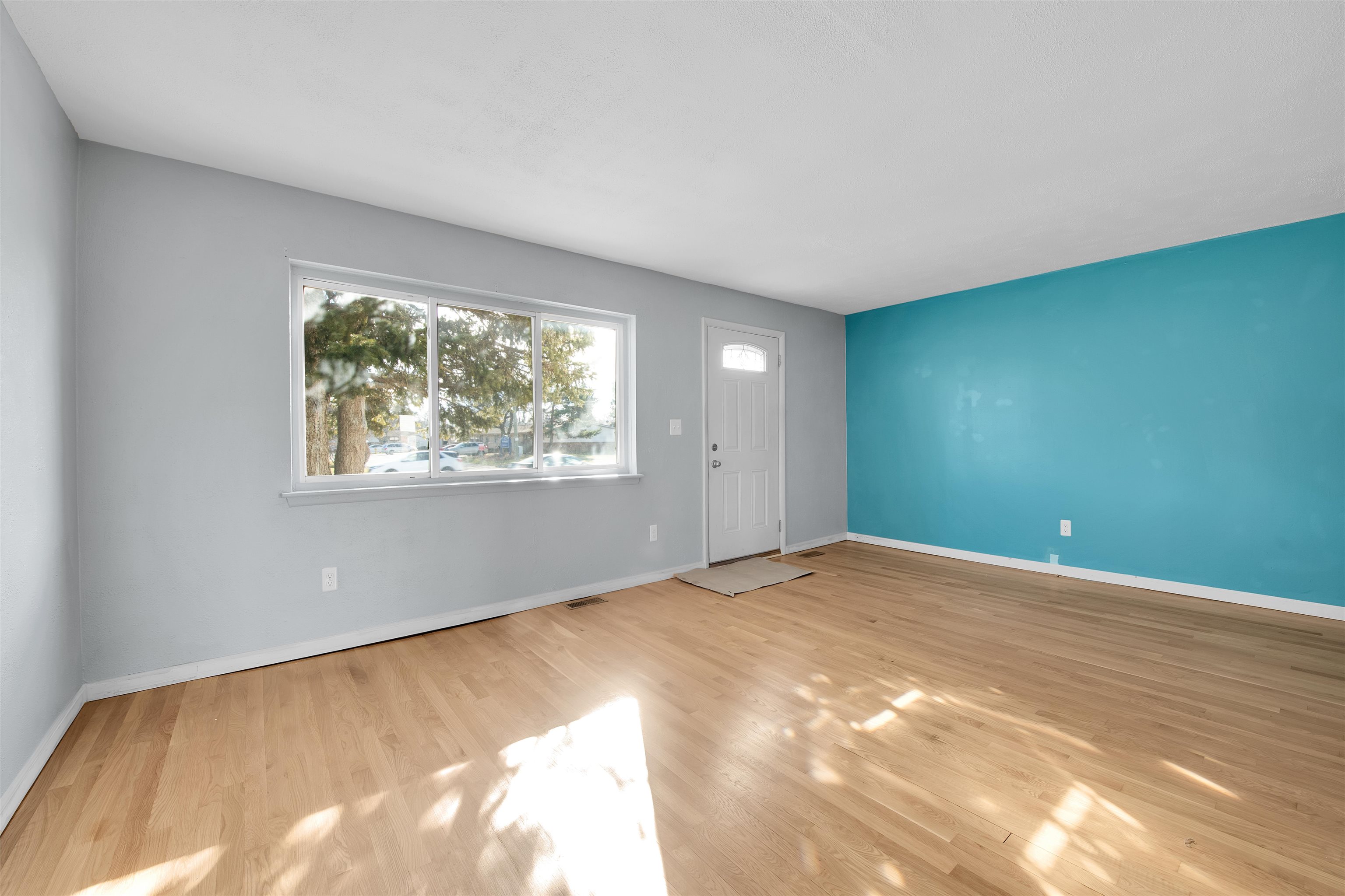 20475 15 Mile Road Clinton Township, MI 48035 - Photo 5 of 27 50133179-79e22ef5-4cc4-44ee-bc94-748ec6f4a07f.JPG