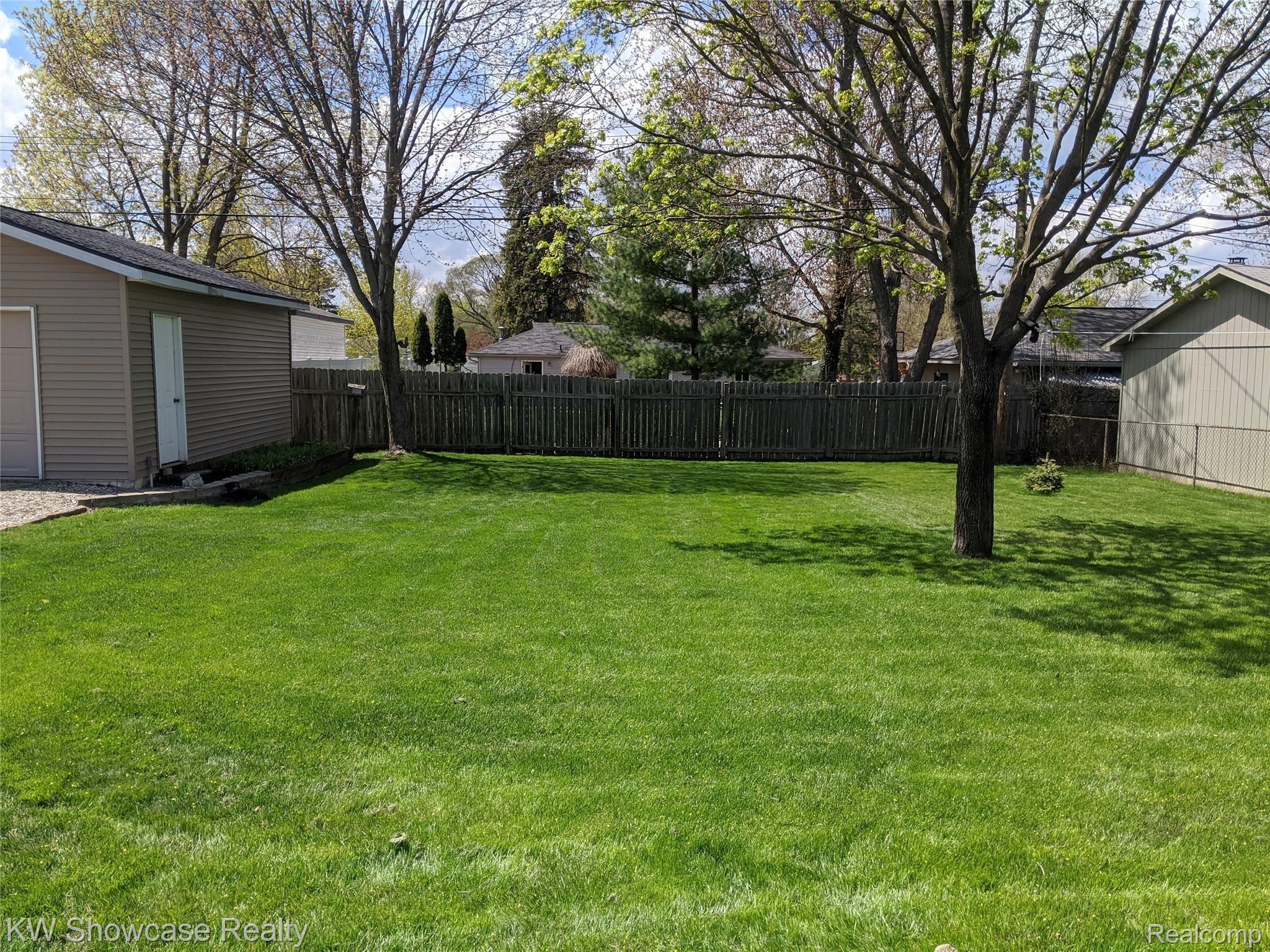 1916 Henbert Road West Bloomfield, MI 48324 - Photo 18 of 19 View from the deck