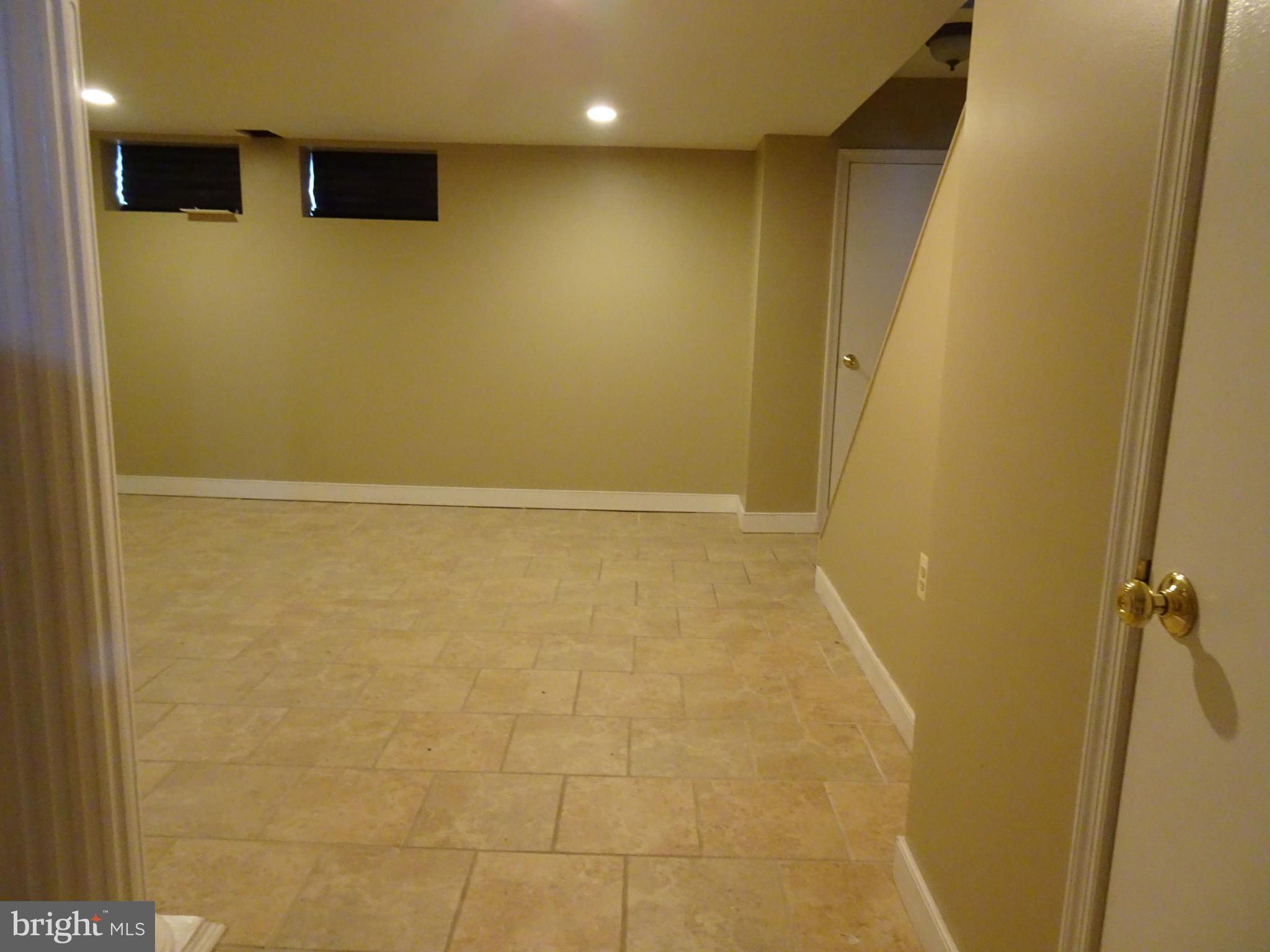 1635 Aberdeen Road Baltimore, MD 21286 - Photo 16 of 22 Fam room has recessed lighting