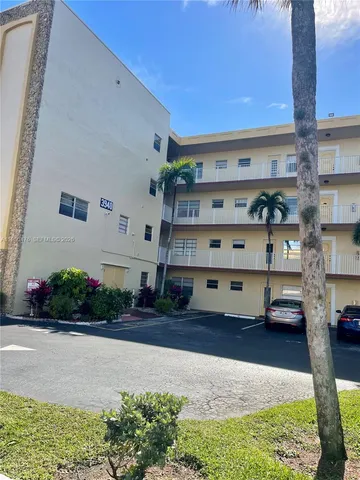 $180,000 | 3940 Northwest 42nd Avenue, Unit 319, Lauderdale Lakes, FL 33319