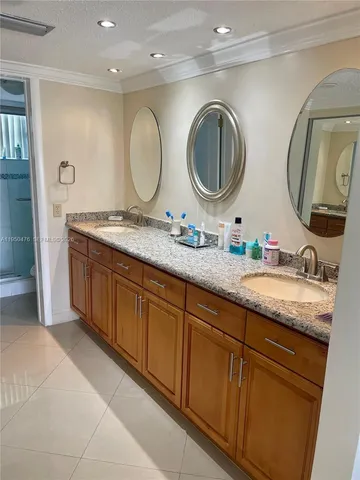 $180,000 | 3940 Northwest 42nd Avenue, Unit 319, Lauderdale Lakes, FL 33319