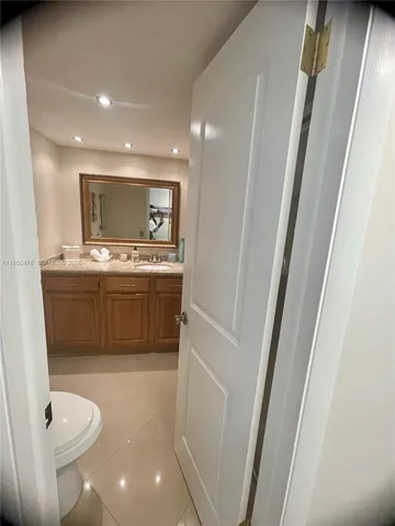 $180,000 | 3940 Northwest 42nd Avenue, Unit 319, Lauderdale Lakes, FL 33319