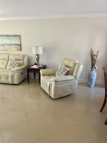 $180,000 | 3940 Northwest 42nd Avenue, Unit 319, Lauderdale Lakes, FL 33319