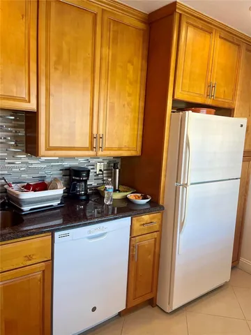 $180,000 | 3940 Northwest 42nd Avenue, Unit 319, Lauderdale Lakes, FL 33319