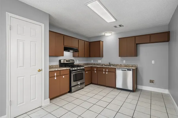 $1,800 | 16207 Parkway Drive, Pflugerville, TX 78660