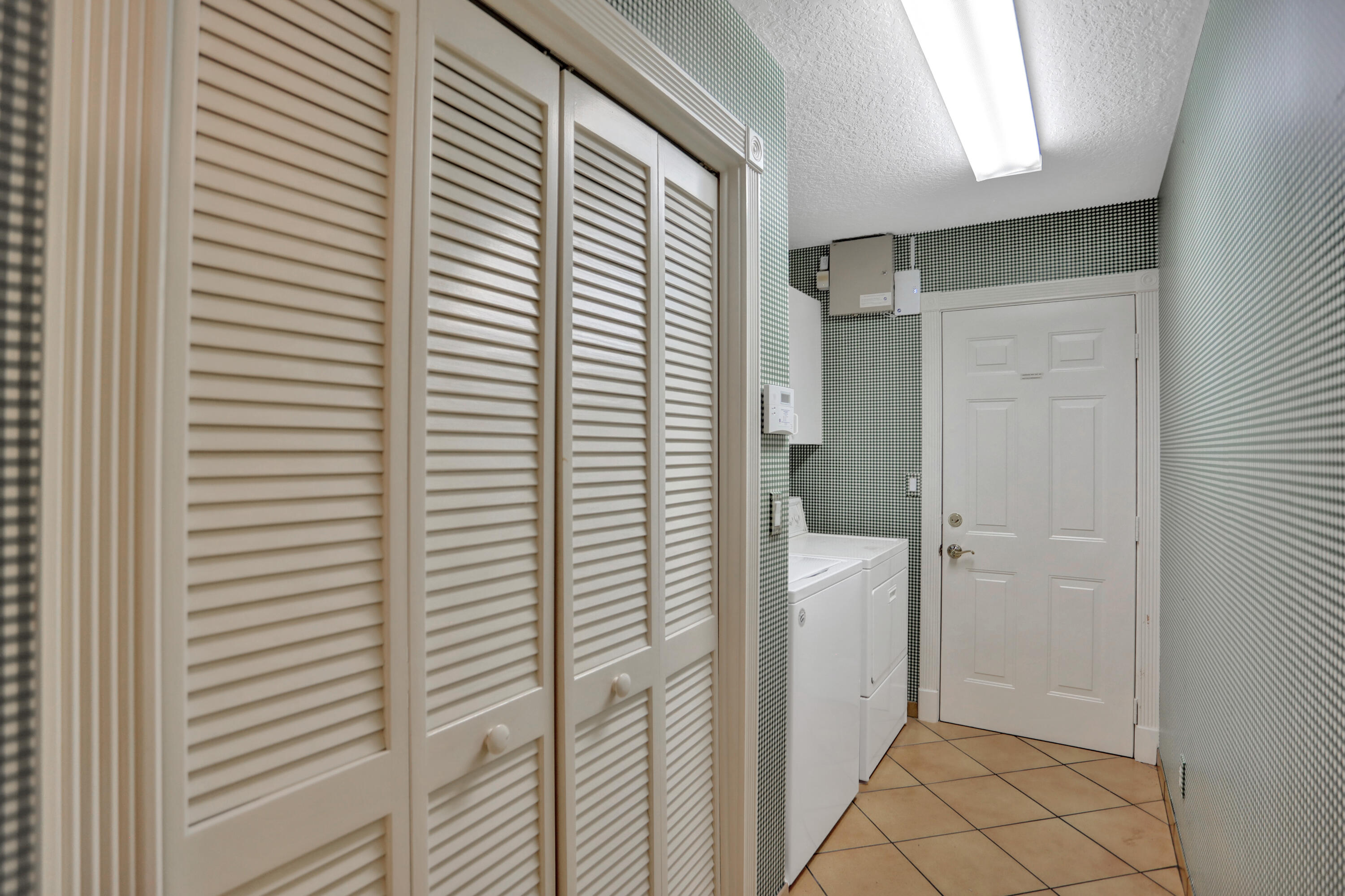 2820 Hampton Circle West Delray Beach, FL 33445 - Photo 24 of 38 3W1A9226