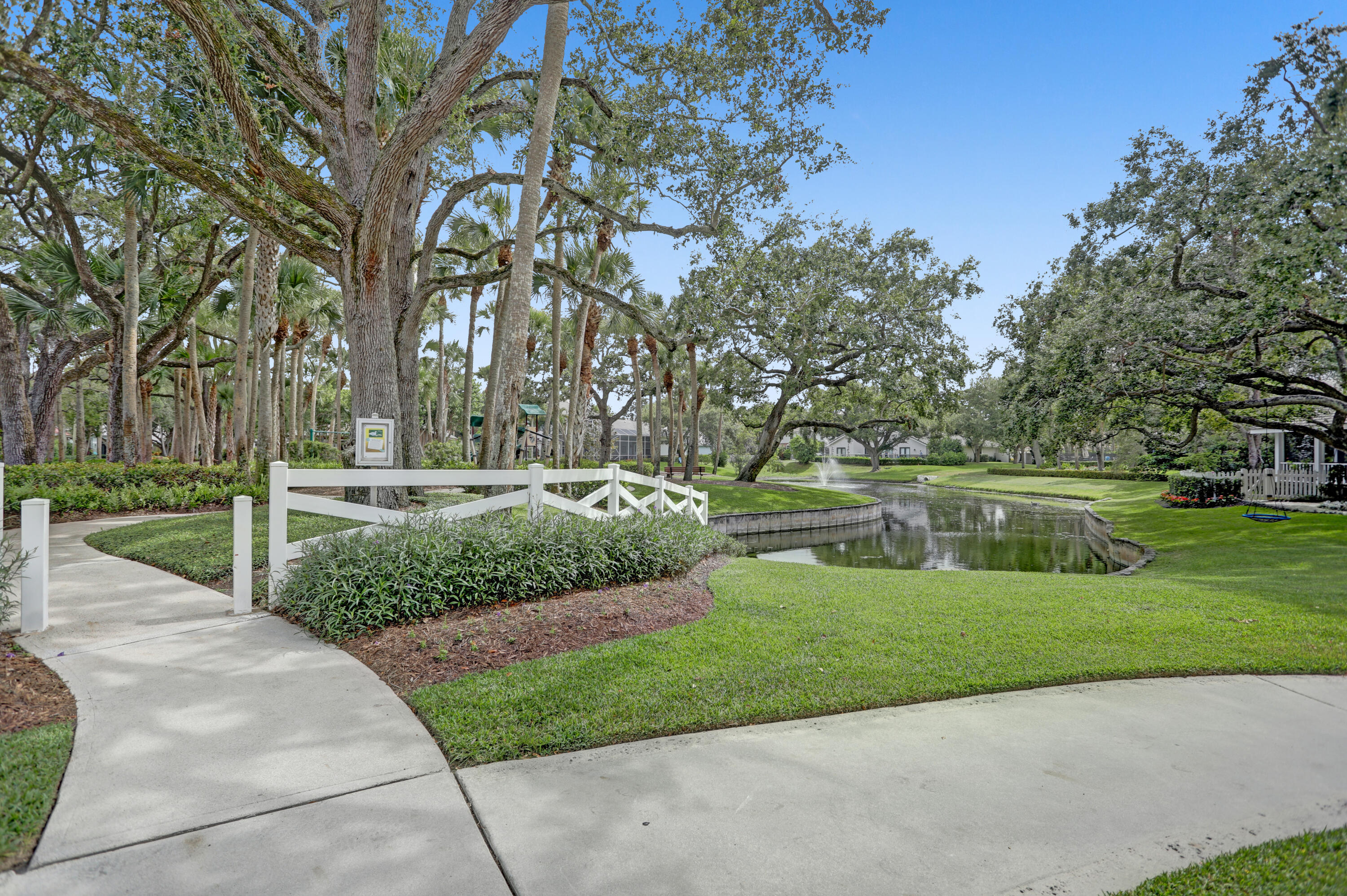 2820 Hampton Circle West Delray Beach, FL 33445 - Photo 27 of 38 3W1A9235