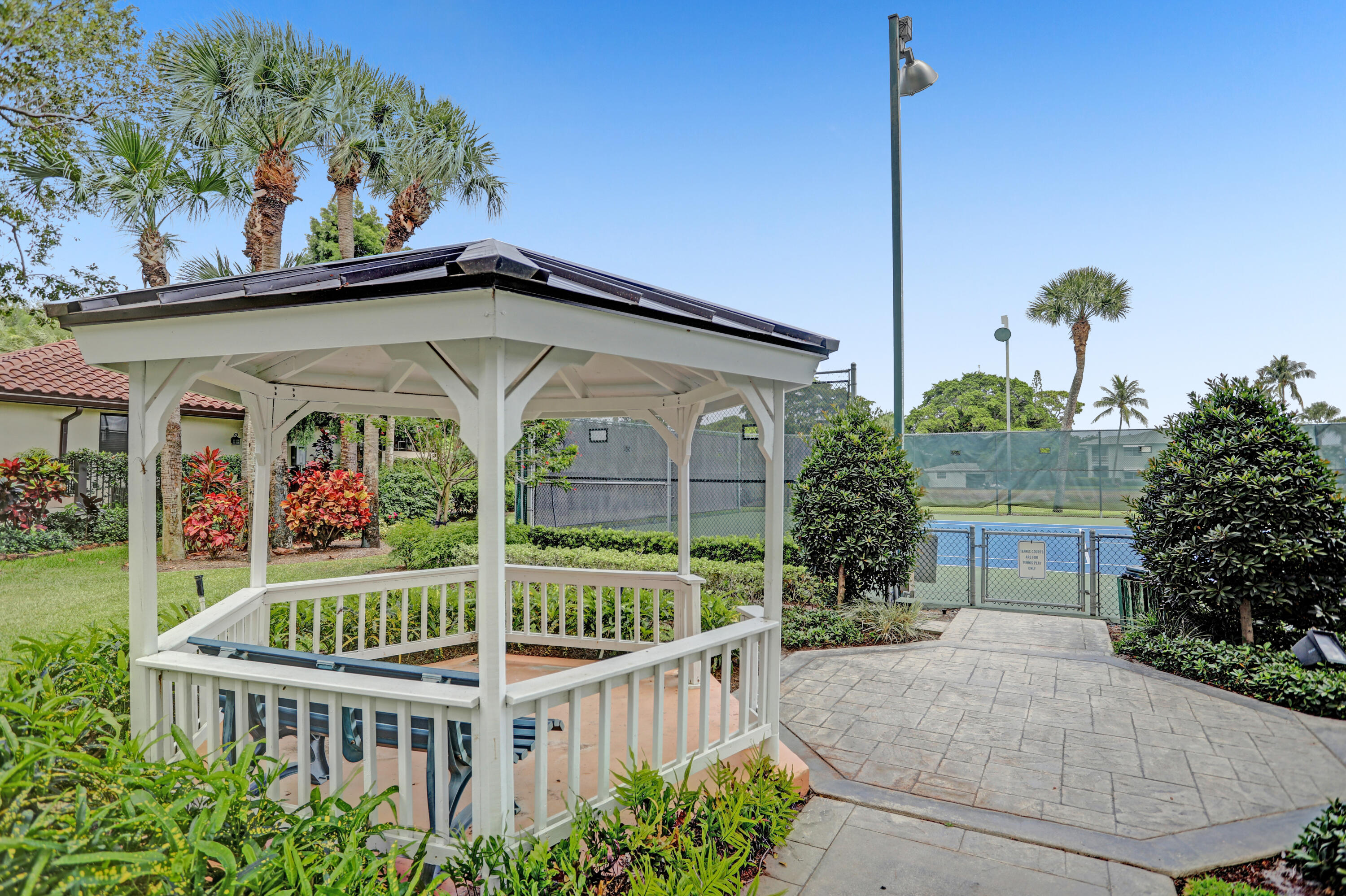 2820 Hampton Circle West Delray Beach, FL 33445 - Photo 29 of 38 3W1A9040