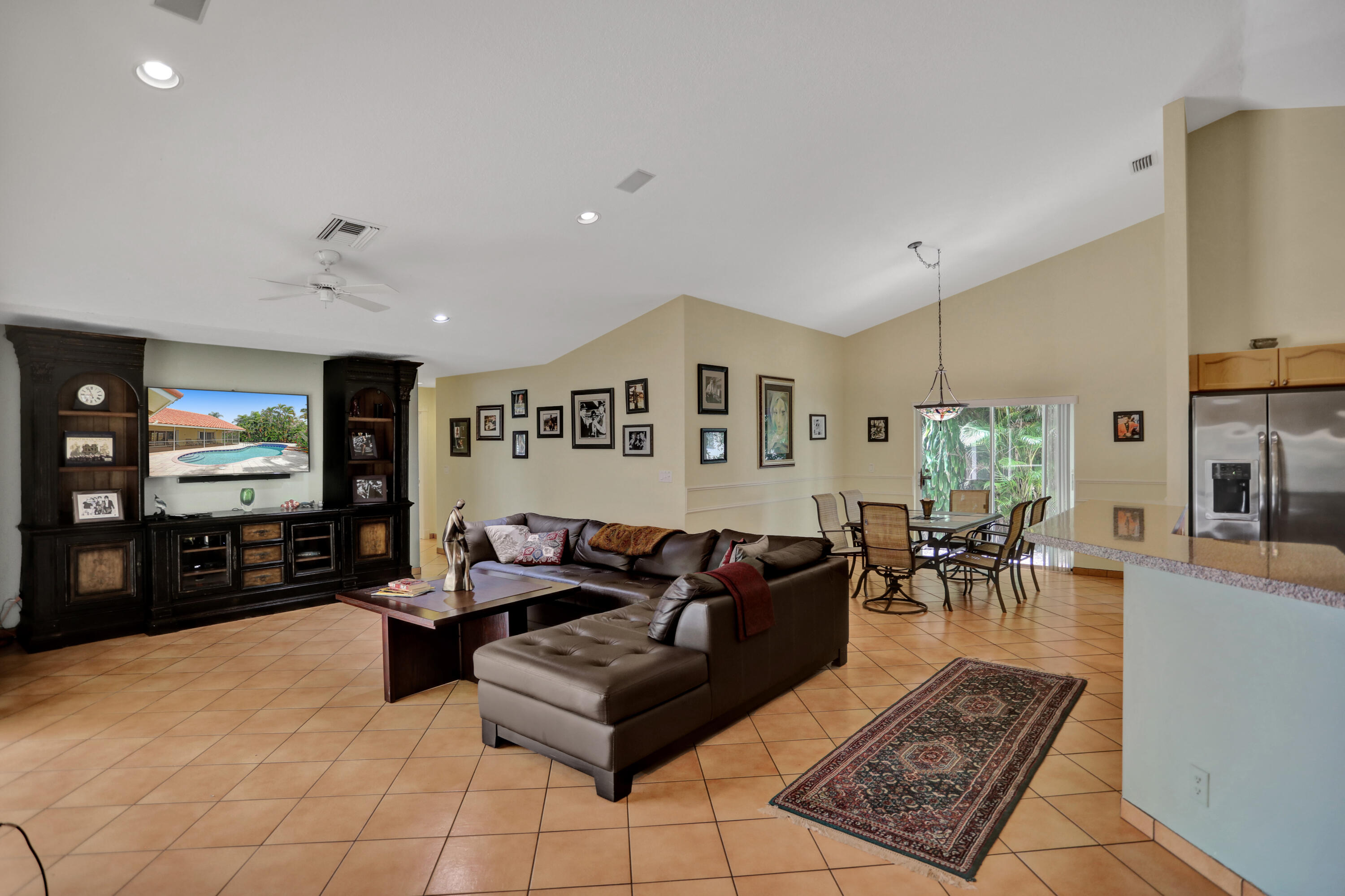 2820 Hampton Circle West Delray Beach, FL 33445 - Photo 4 of 38 3W1A9118
