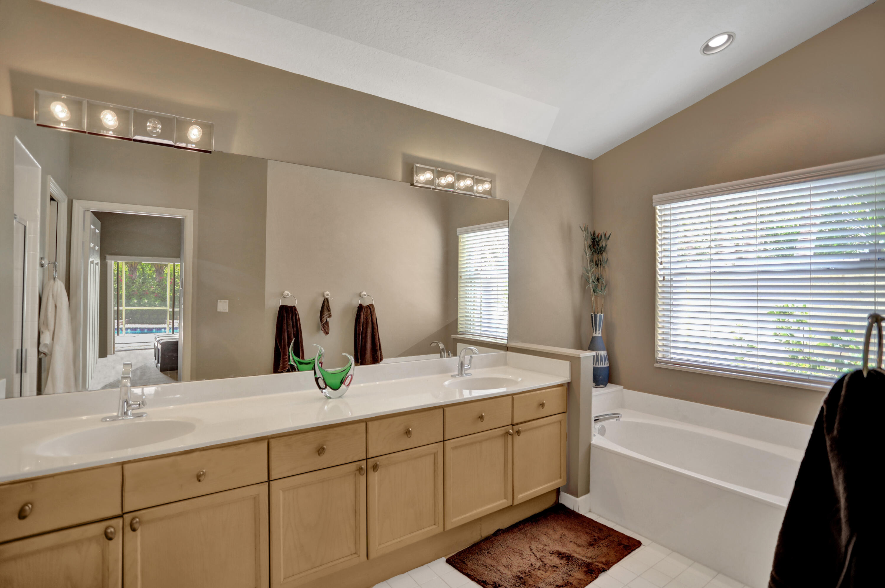 2820 Hampton Circle West Delray Beach, FL 33445 - Photo 7 of 38 3W1A9190