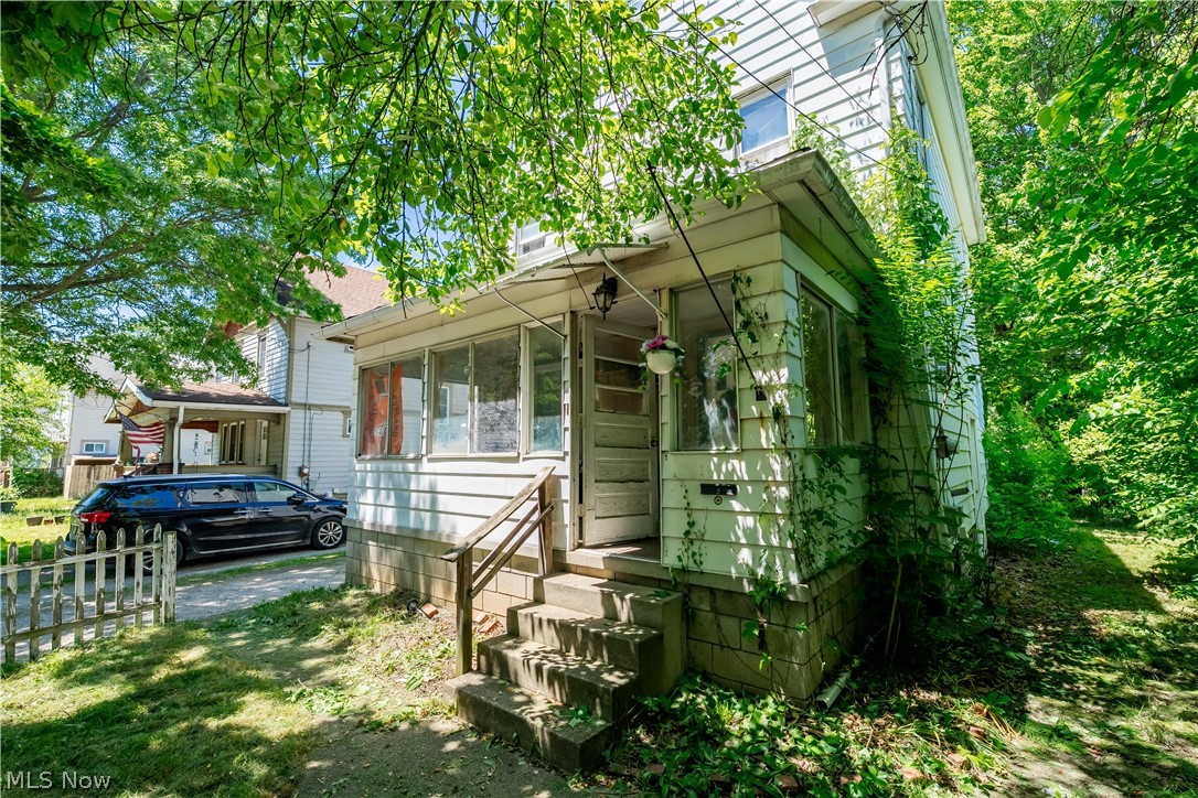 1223 West Wilbeth Road Akron, OH 44314 - Photo 2 of 13
