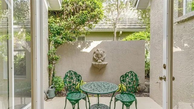 a view of empty room with window