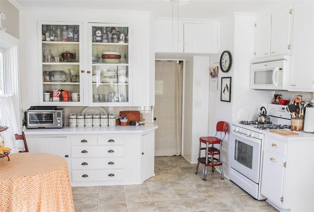 127 Touisset Road Warren, RI 02885 - Photo 11 of 22