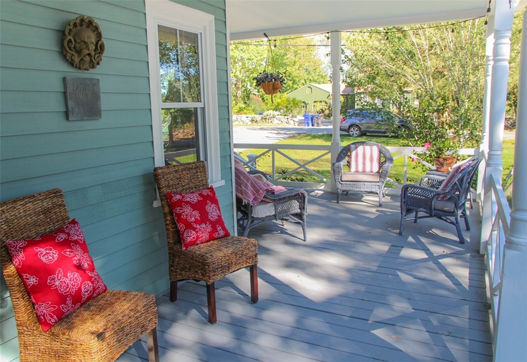 127 Touisset Road Warren, RI 02885 - Photo 2 of 22