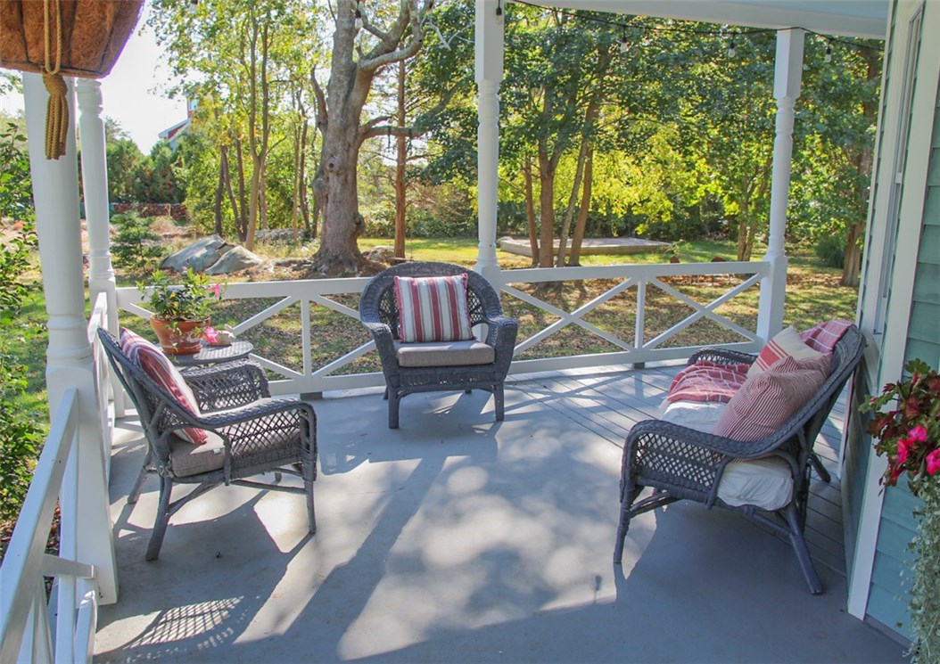 127 Touisset Road Warren, RI 02885 - Photo 3 of 22