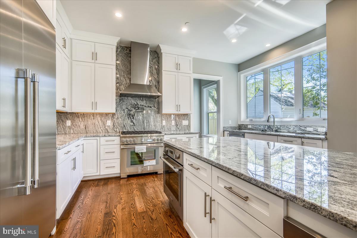 10201 Gary Road Potomac, MD 20854 - Photo 30 of 33 Quartz and stainless professional appliances
