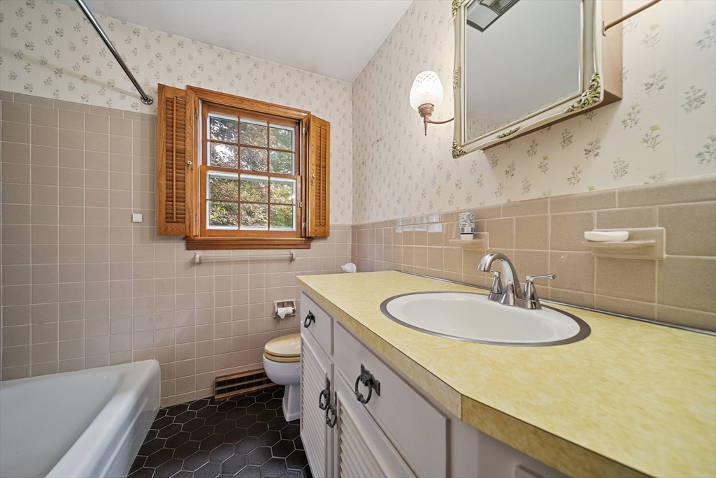 672 Old Bedford Road Concord, MA 01742 - Photo 19 of 36