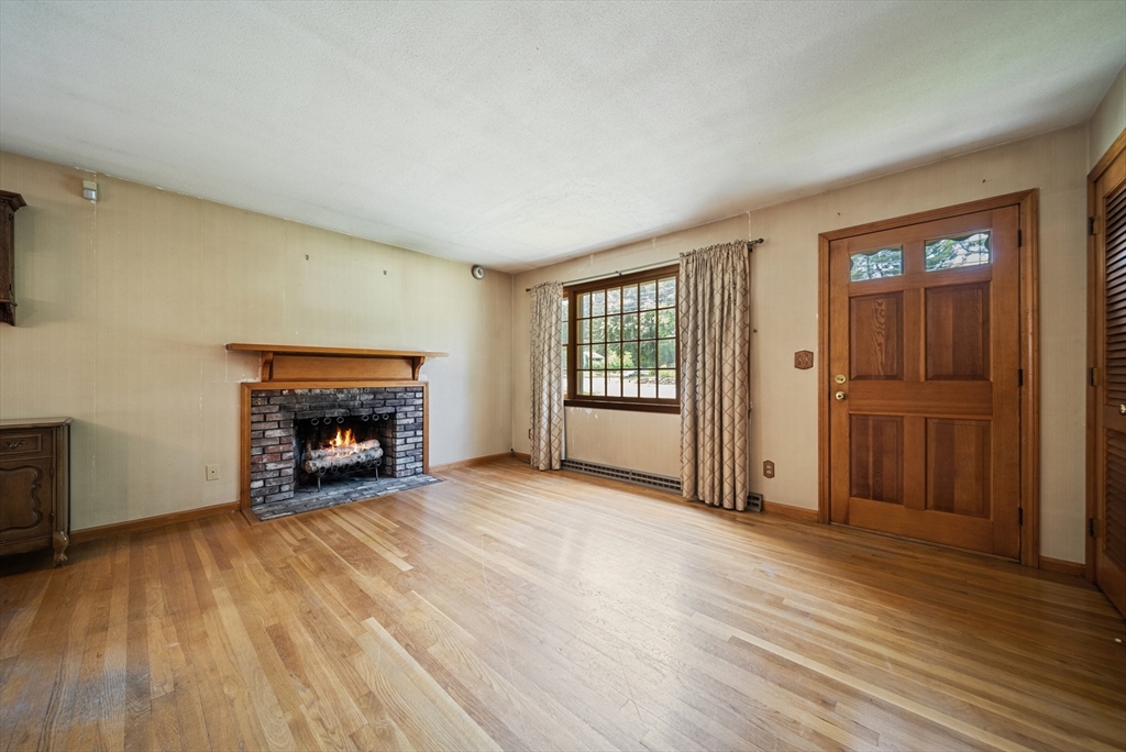 672 Old Bedford Road Concord, MA 01742 - Photo 4 of 36