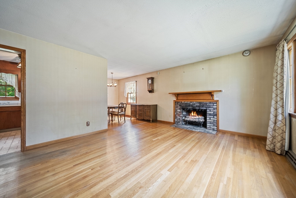 672 Old Bedford Road Concord, MA 01742 - Photo 5 of 36