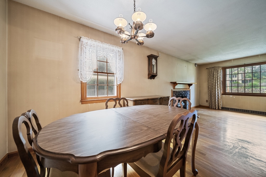 672 Old Bedford Road Concord, MA 01742 - Photo 8 of 36