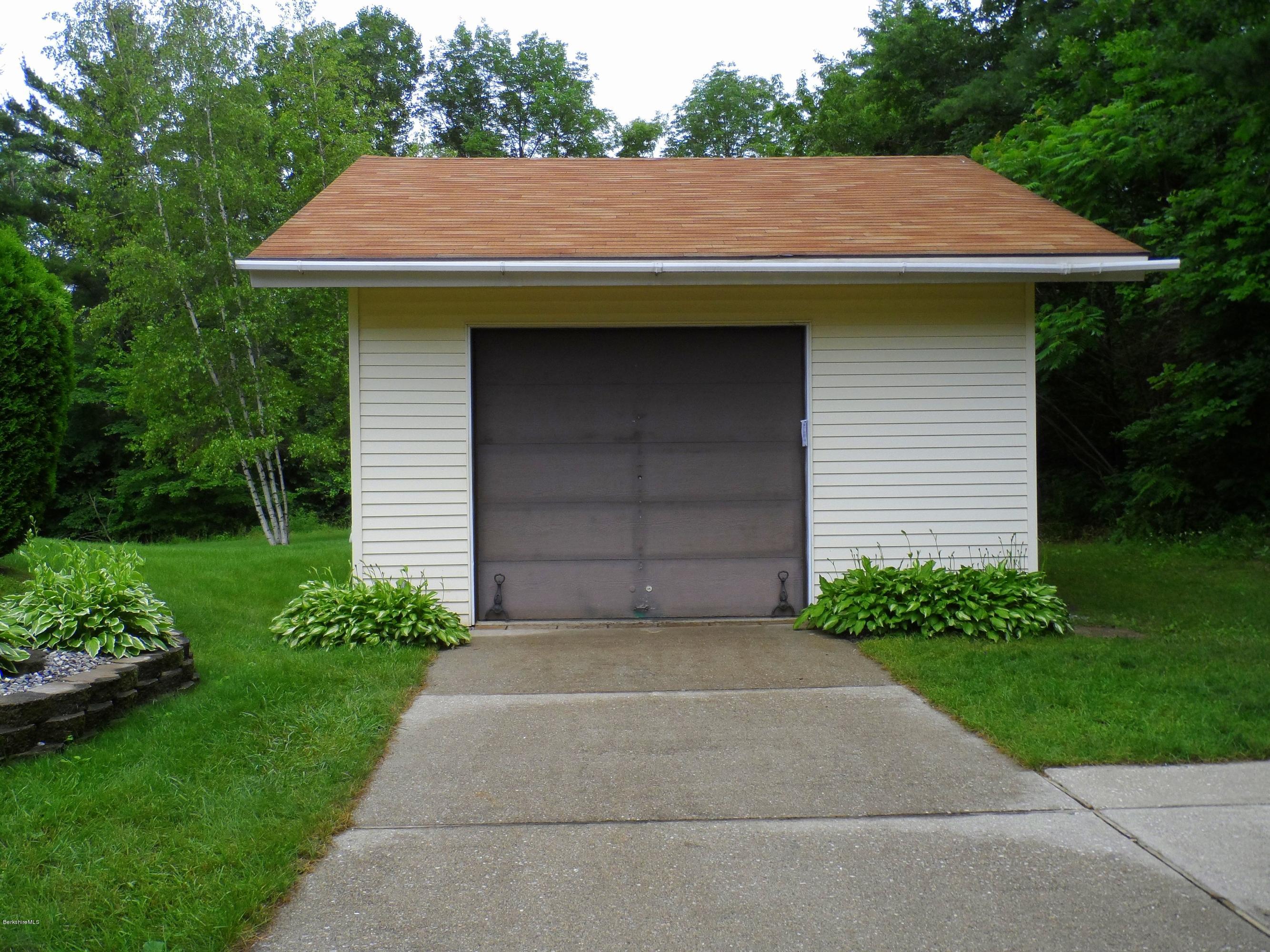 358 Barker Road Pittsfield, MA 01201 - Photo 11 of 30 358 Barker Rd