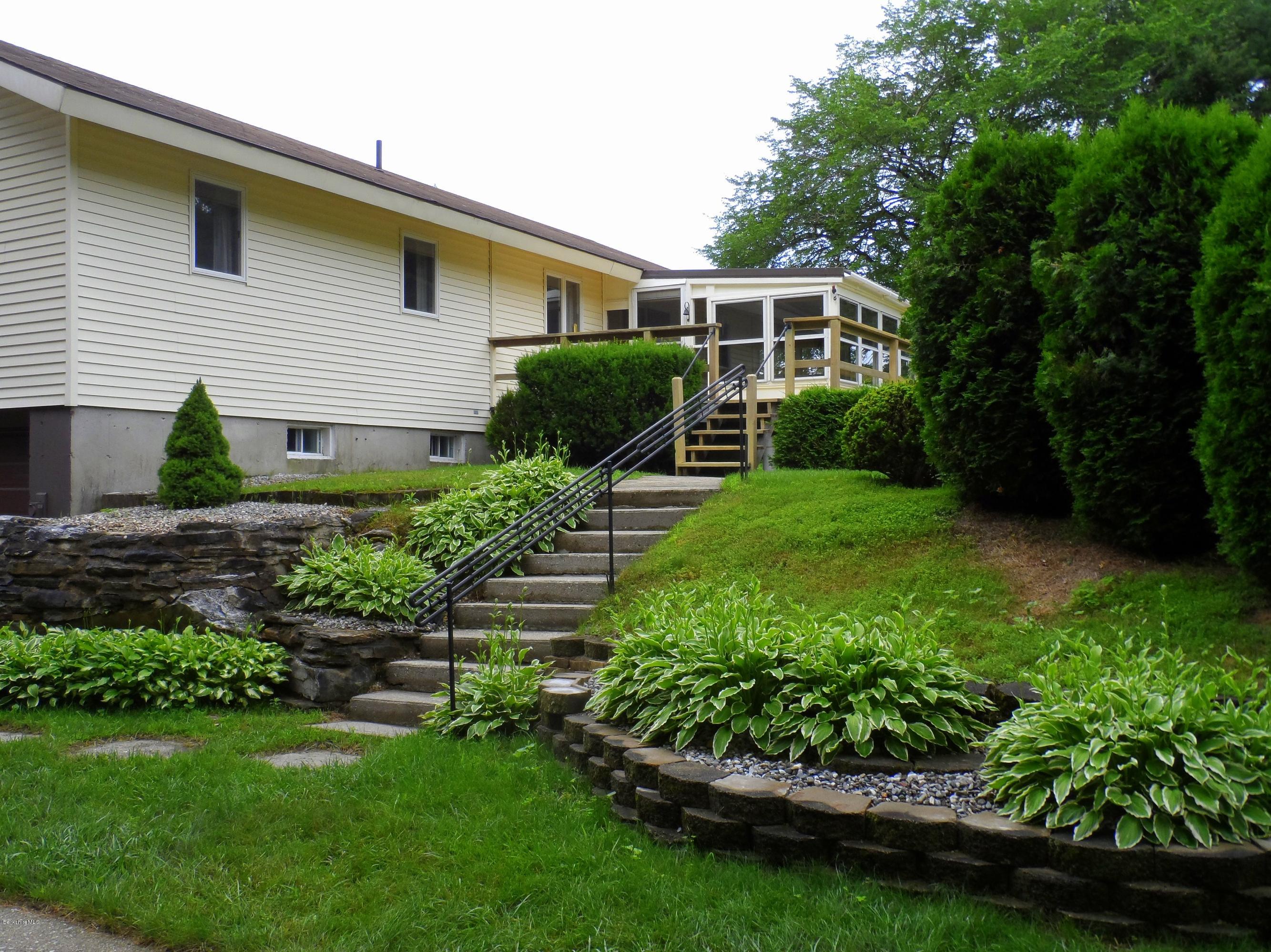 358 Barker Road Pittsfield, MA 01201 - Photo 5 of 30 358 Barker Rd