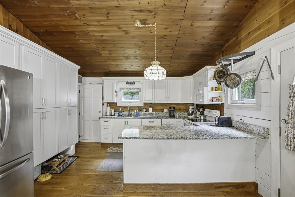 59 Woodland Road Southborough, MA 01772 - Photo 12 of 40