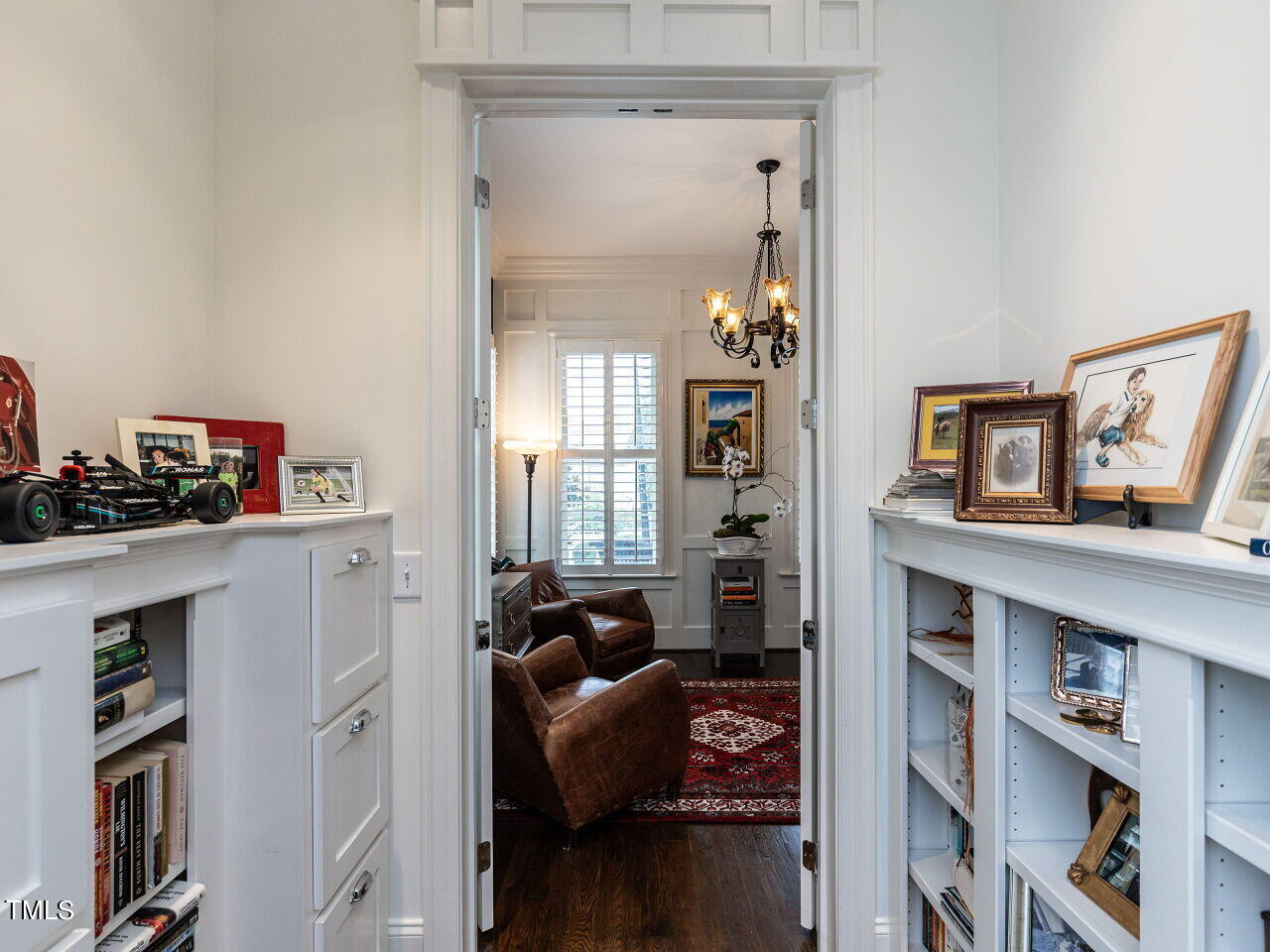 543 Guilford Circle Raleigh, NC 27608 - Photo 16 of 46 a living room with furniture and a book shelf