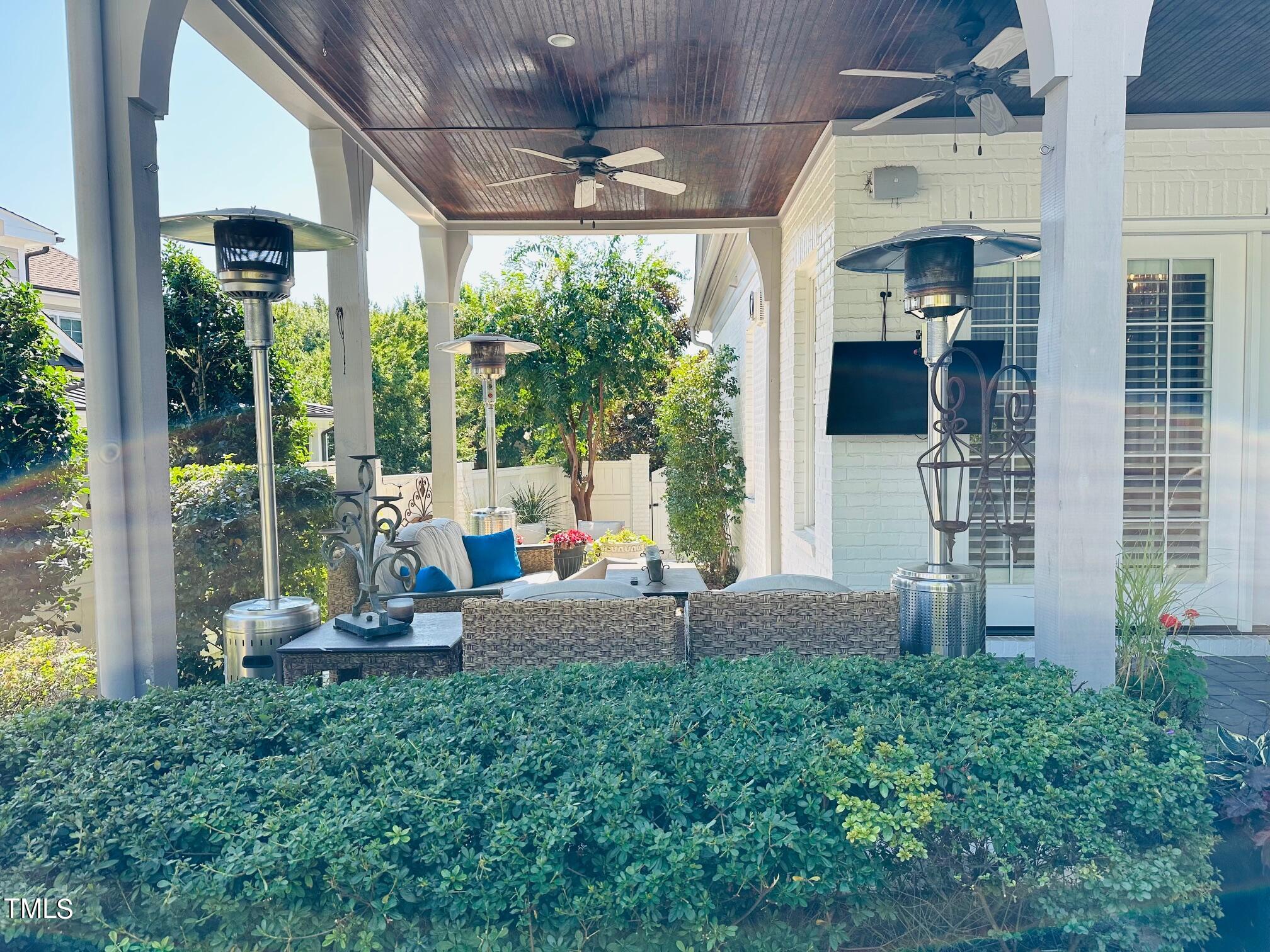 543 Guilford Circle Raleigh, NC 27608 - Photo 36 of 46 a living room filled with furniture and a yard