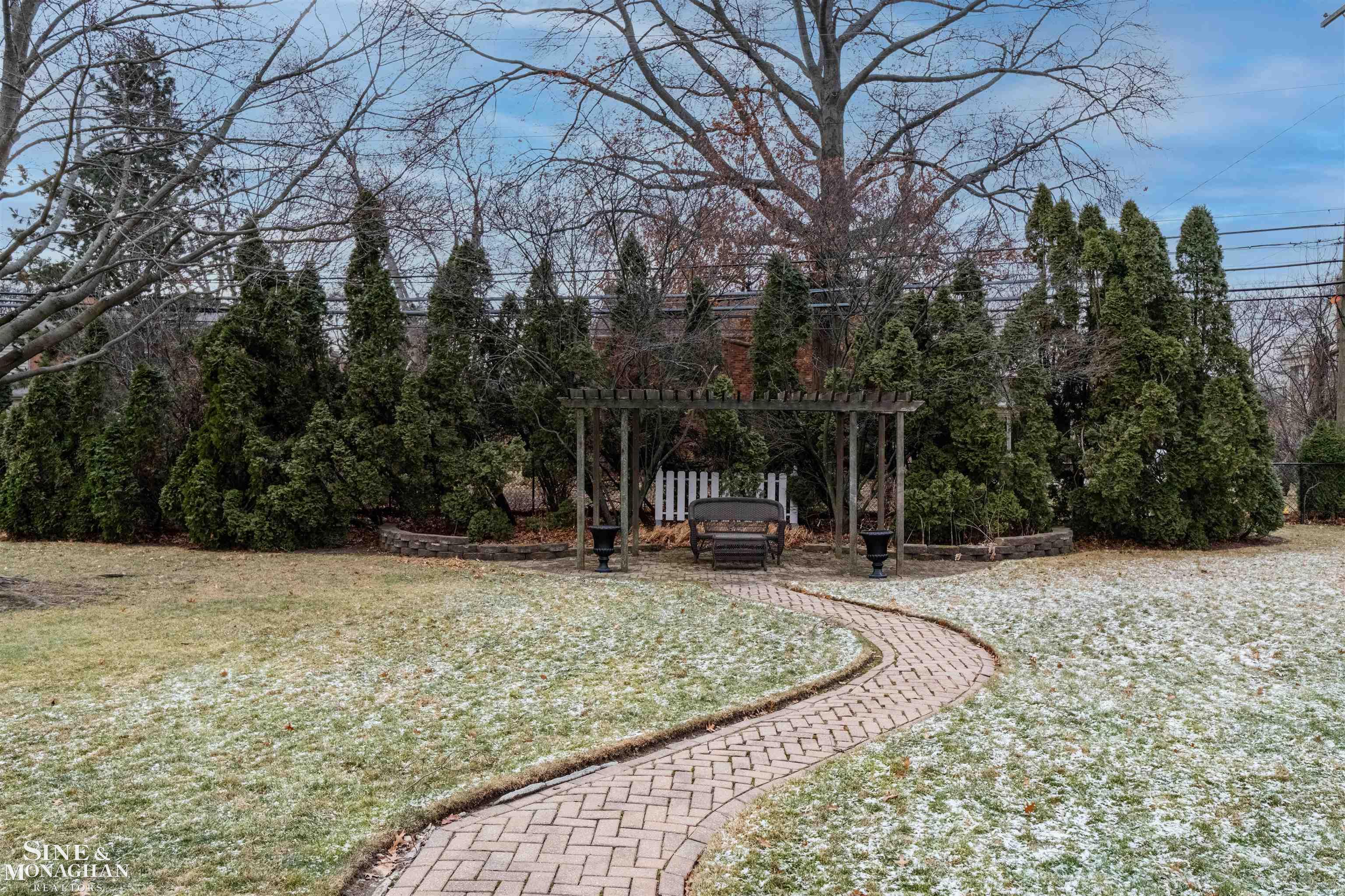 991 South Renaud Road Grosse Pointe, MI 48236 - Photo 40 of 55 50197584-8fdd1e34-9259-4696-99b1-020109ff0427.JPG