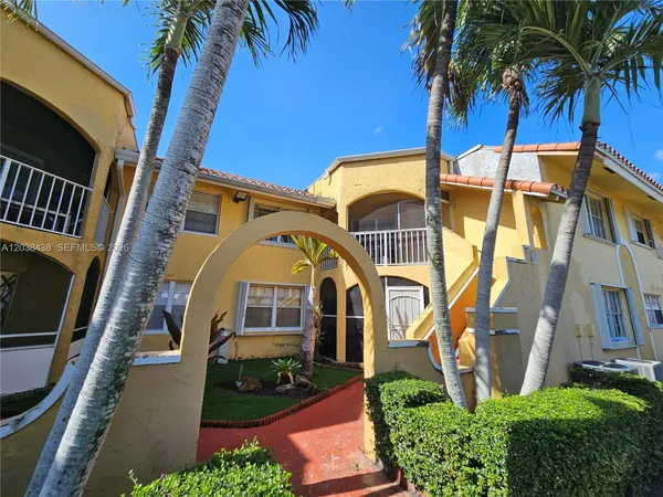 $2,200 | 15665 Southwest 74th Cir Drive, Unit 12, Miami, FL 33193