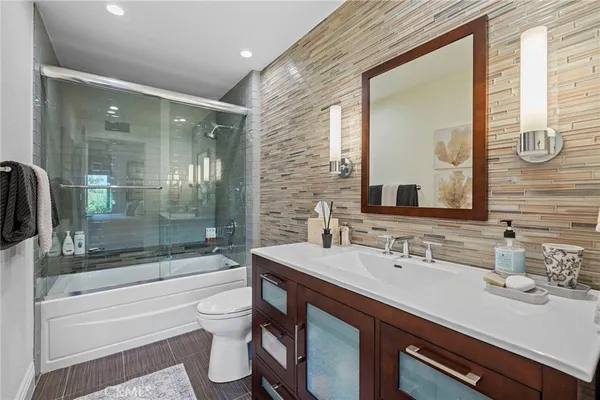 $3,299,000 | 45 Northampton Court, Newport Beach, CA 92660