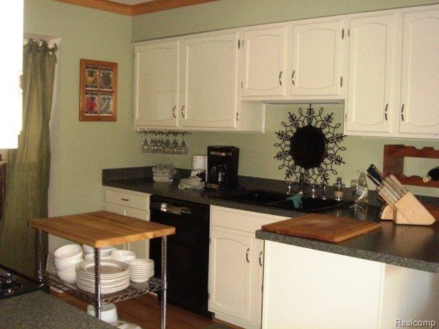 1692 Lodge Pole Lane, Unit 220 Rochester, MI 48309 - Photo 7 of 25 Kitchen6